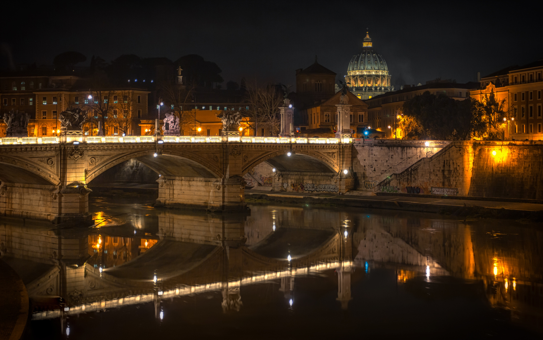 римский мостик рим ночь