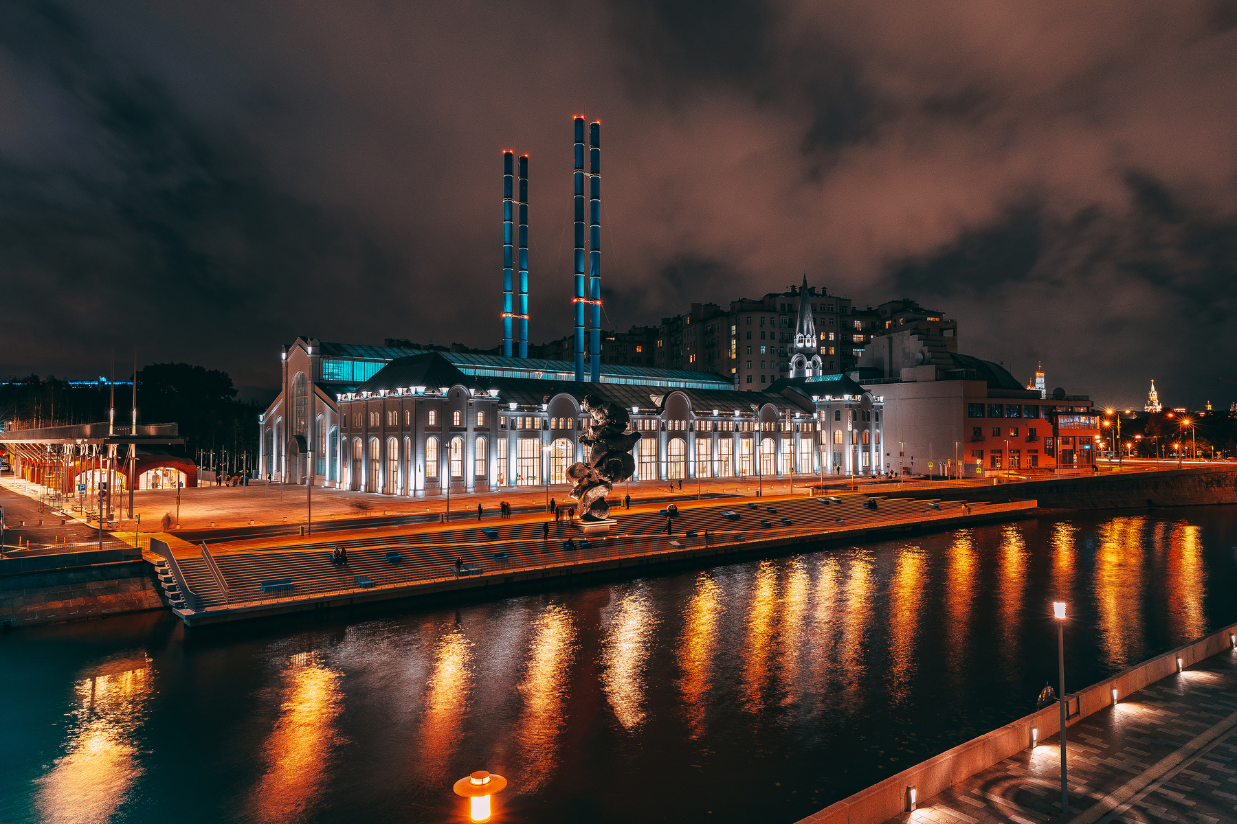 Вид на культурный центр ГЭС-2. Осень 2021 Москва Moscow