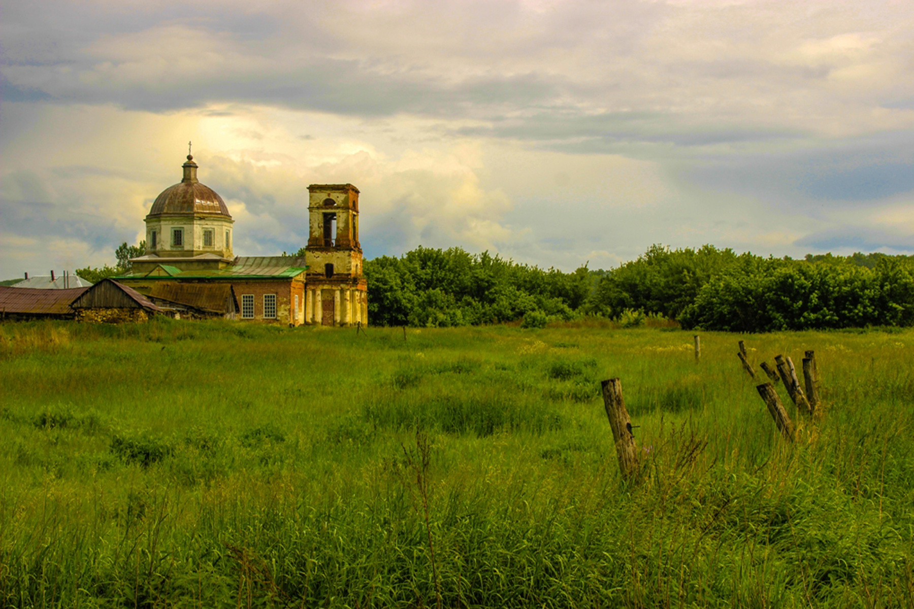 Перед дождём лето Саратовская область природа пейзаж июнь пастораль храм церковь