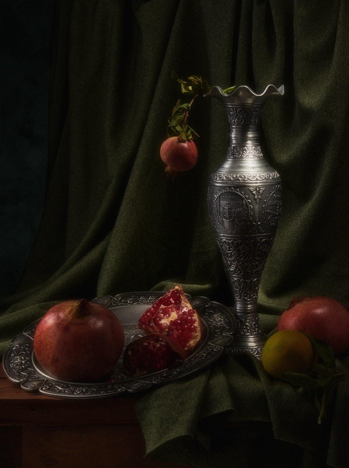 Ваза и гранаты натюрморт композиция постановка сцена плоды еда фрукты гранат посуда
