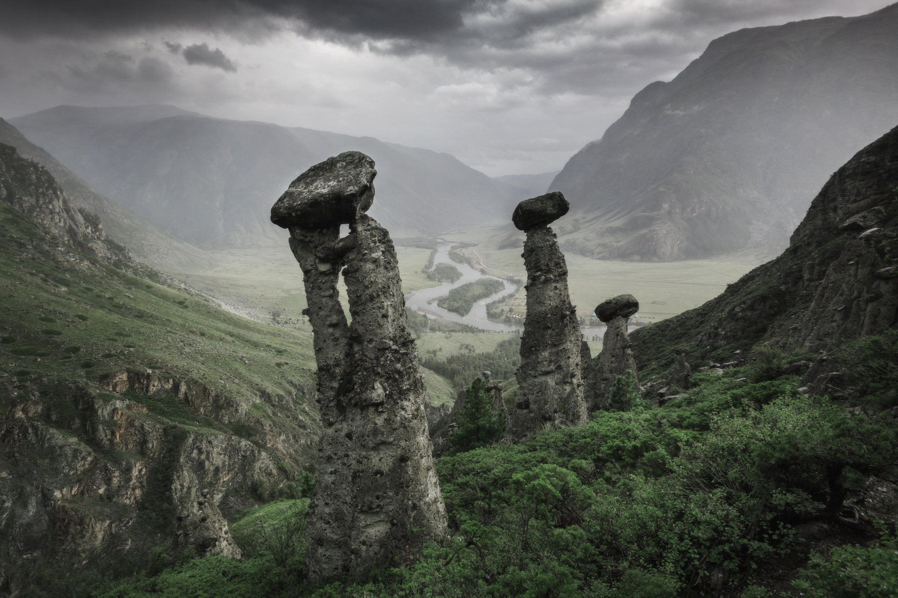каменные грибы долины реки Чулышман Алтай озеро горы лес природа закат рассвет красота приключения путешествие