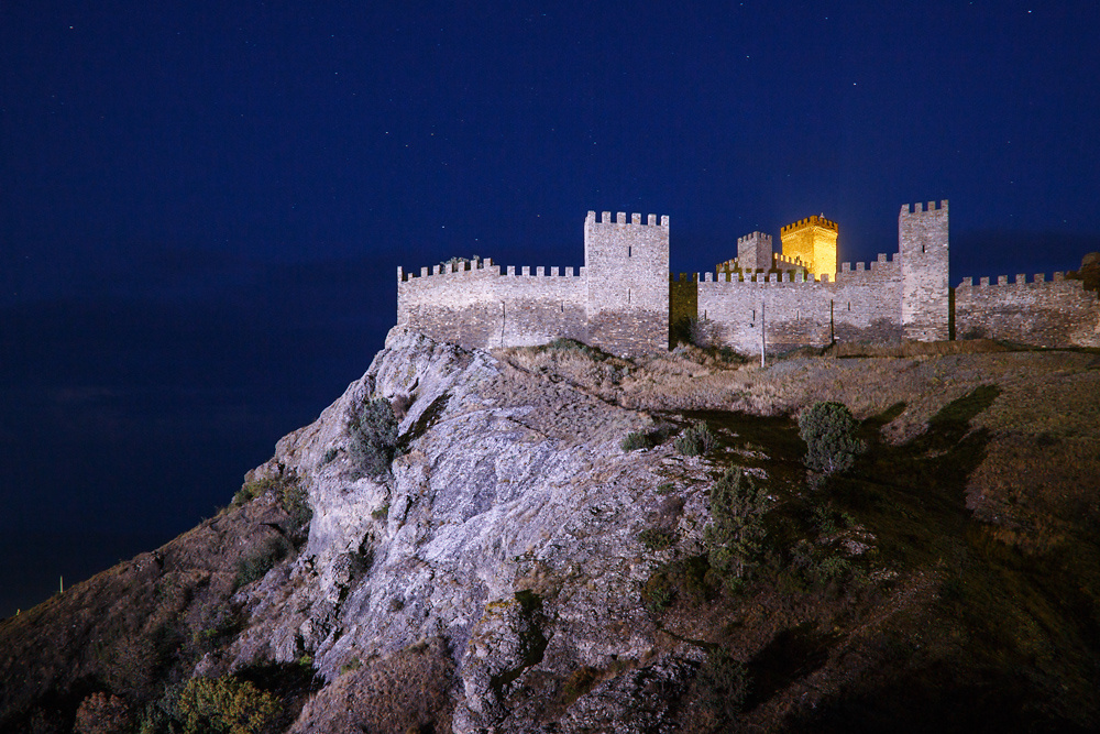 Под покровом ночи Генуэзская крепость Судак Крым