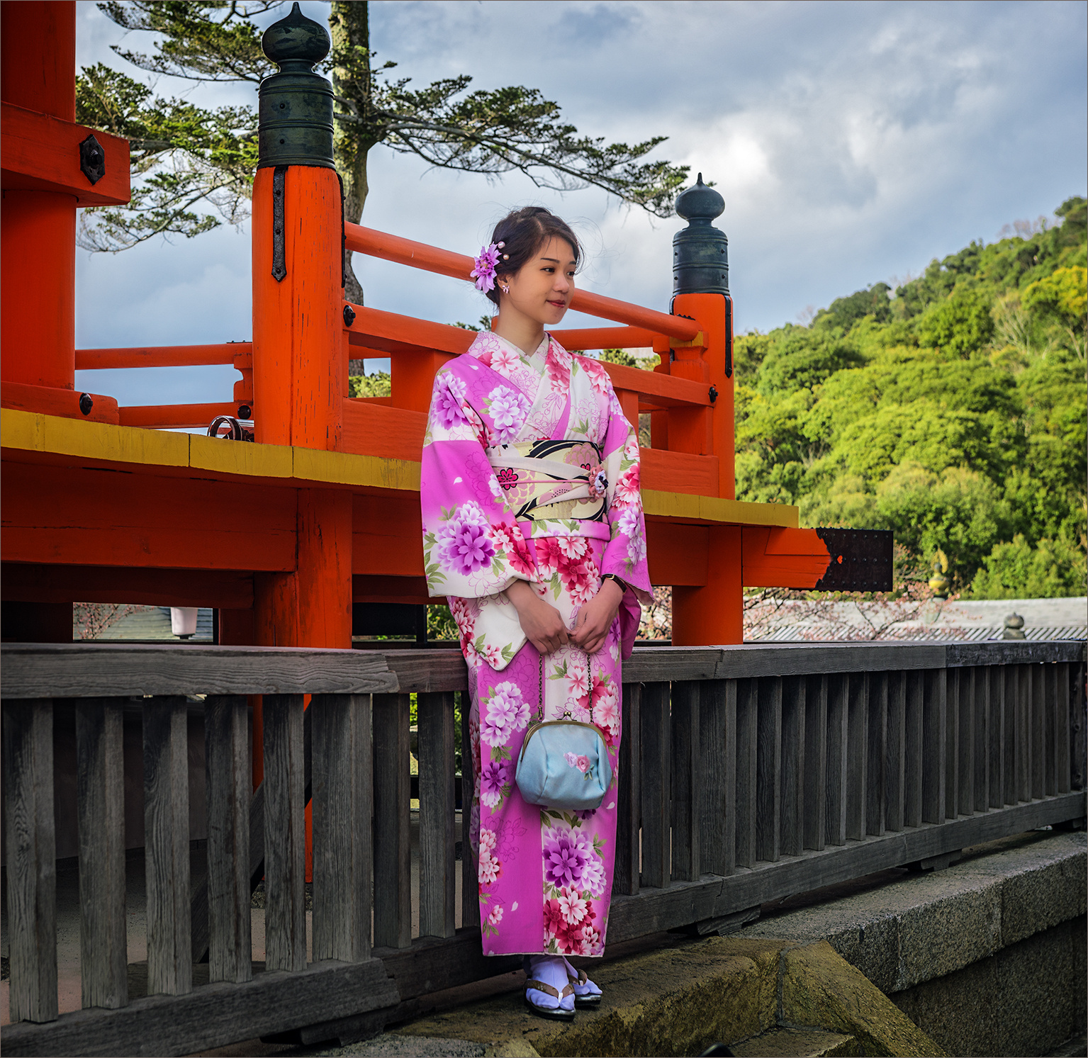 В храме "Чистой воды" Япония кимоно девушка храм