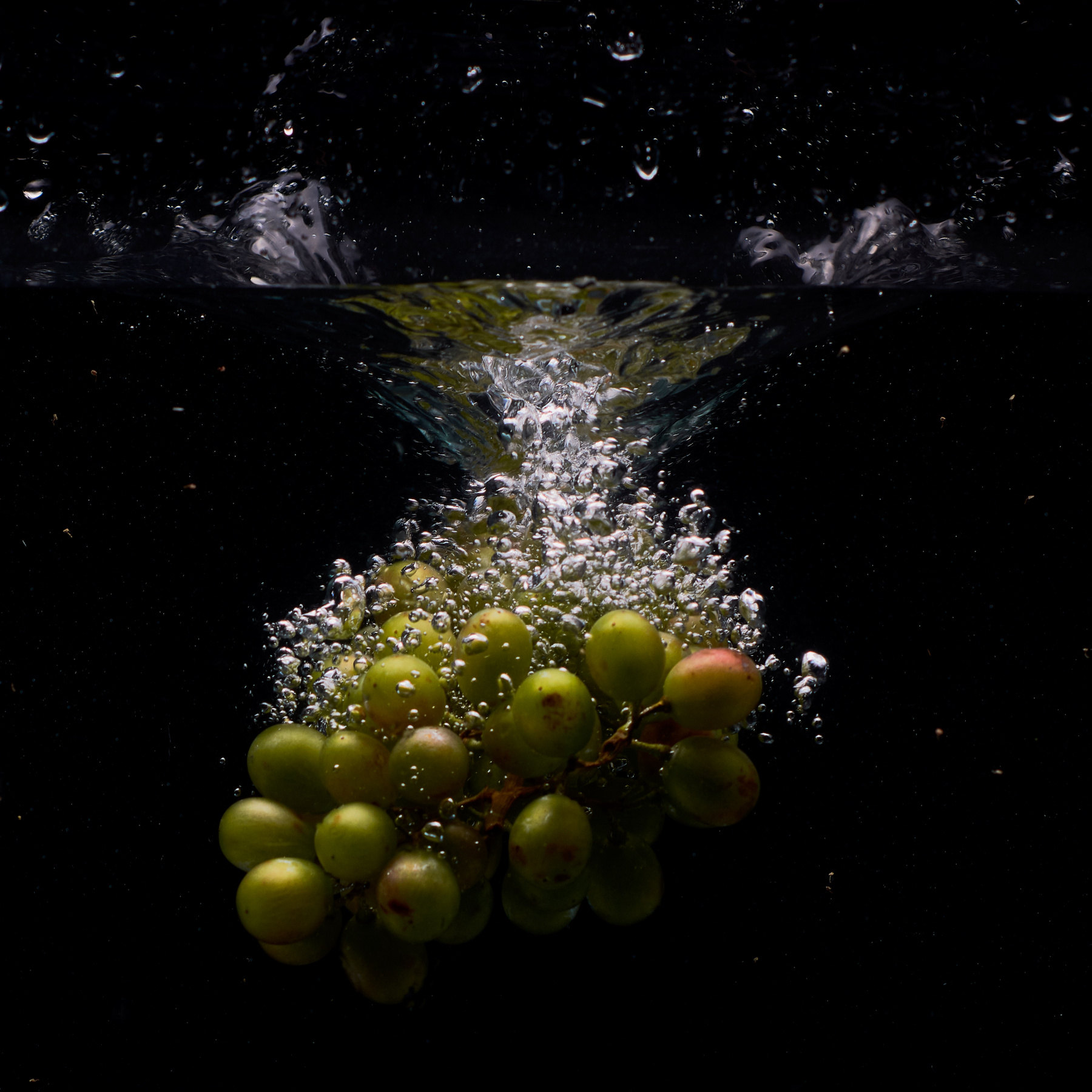 Виноград в воде 