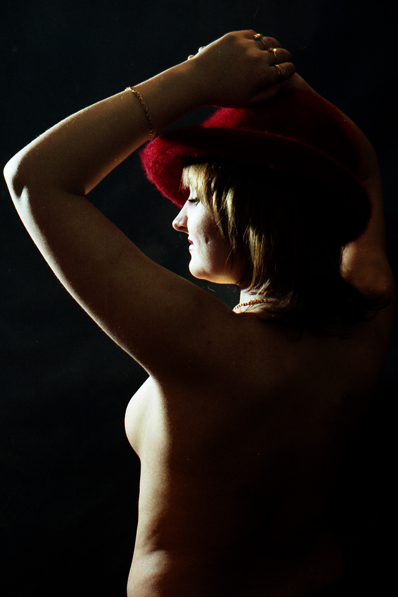 Красная шапочка. ню девушка шляпа