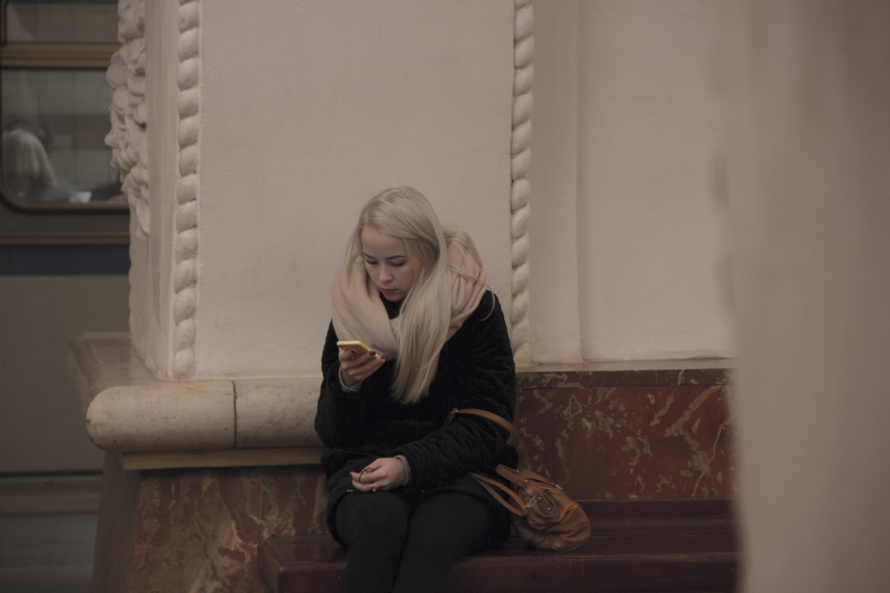 Гармония цветов девушка портрет метро станция Арбатская Москва