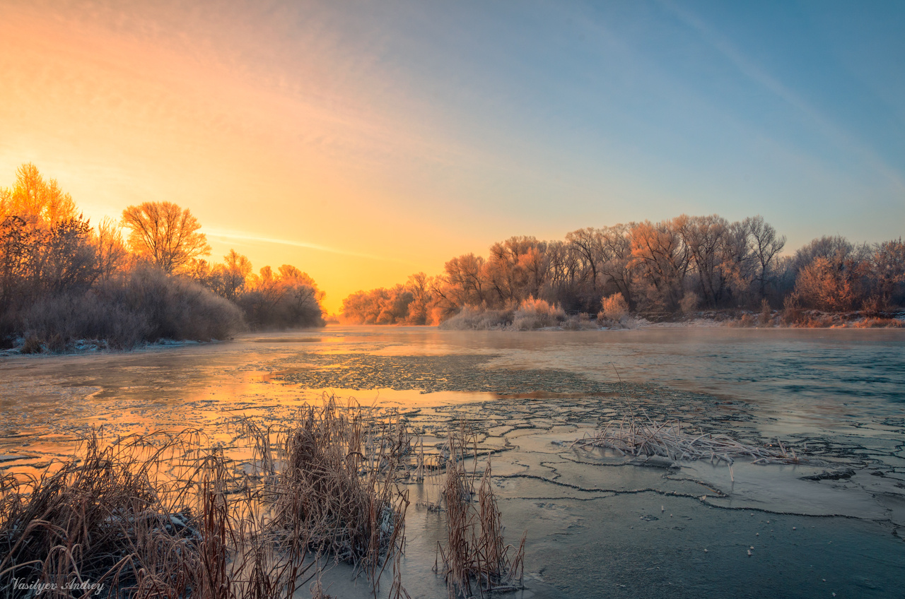 Яркий рассвет утро зима природа пейзаж река урал