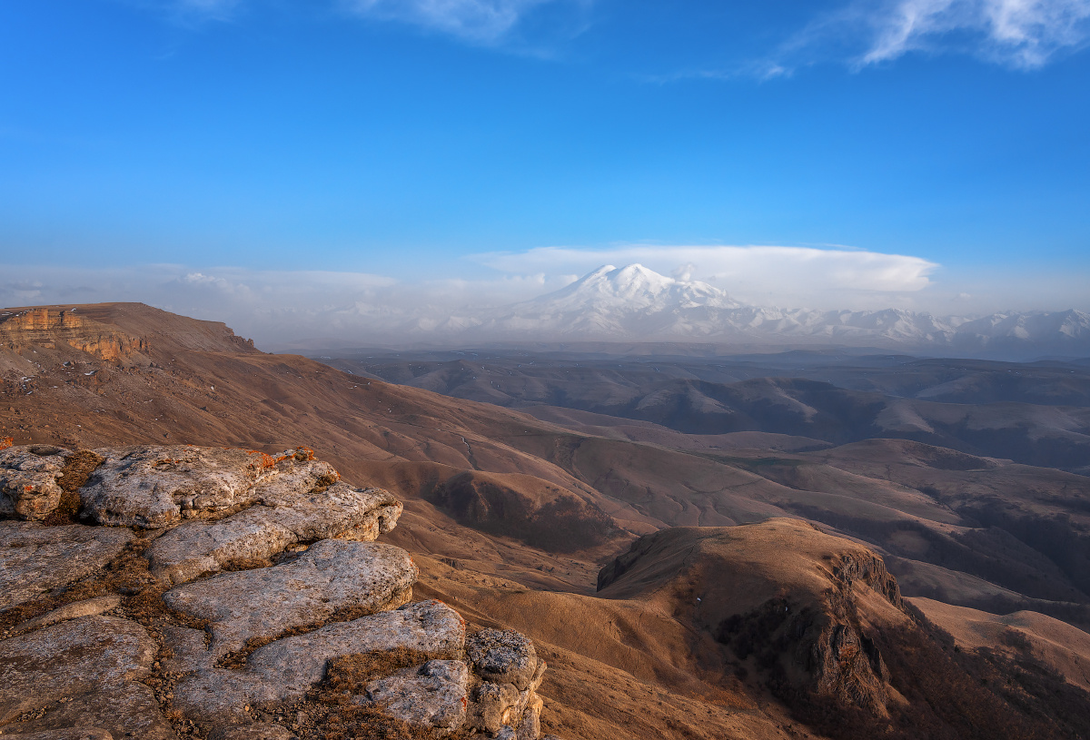 Вид на Эльбрус с плато Бермамыт Эльбрус Кавказ горы Бермамыт