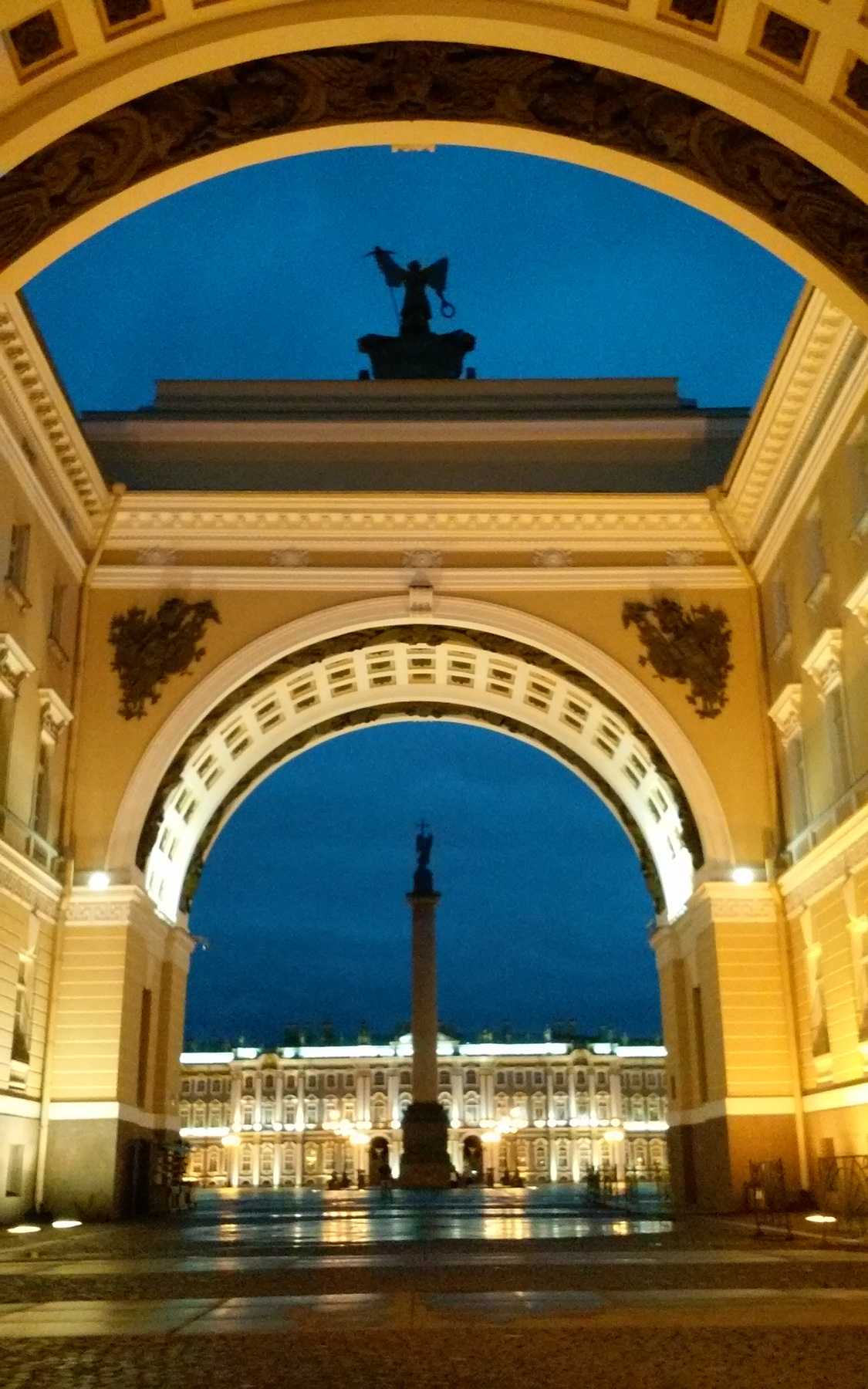 Вид на Дворцовую площадь 
