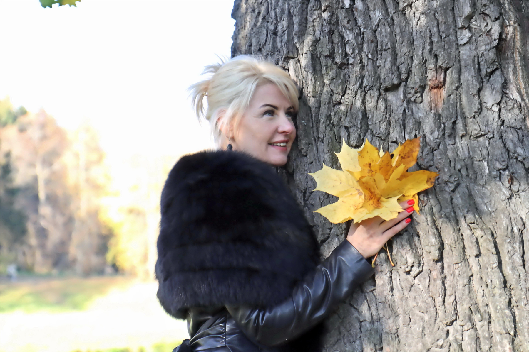 Девушка с кленовыми листьями Девушка кленовые листья Павловск жанровый портрет осень