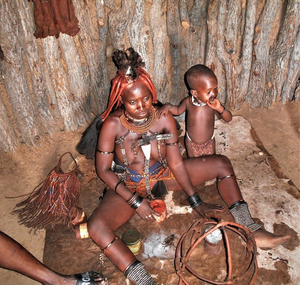 Намибия. В хижине химба. африка химба намибия