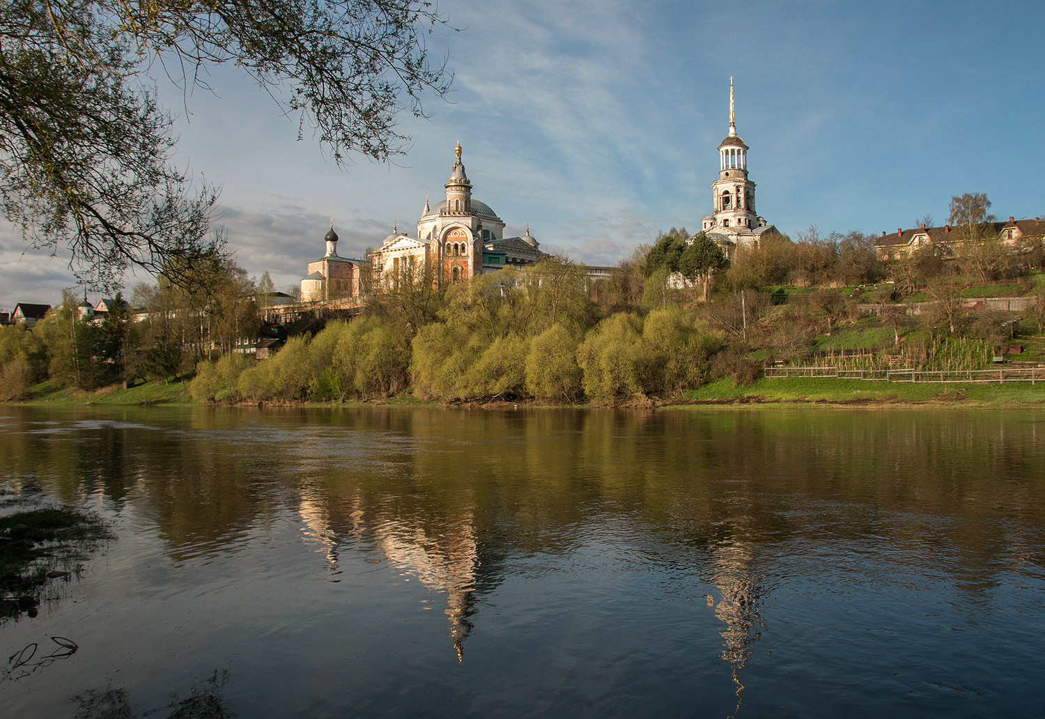 Торжок. Вид на Борисоглебский мужской монастырь. Торжок