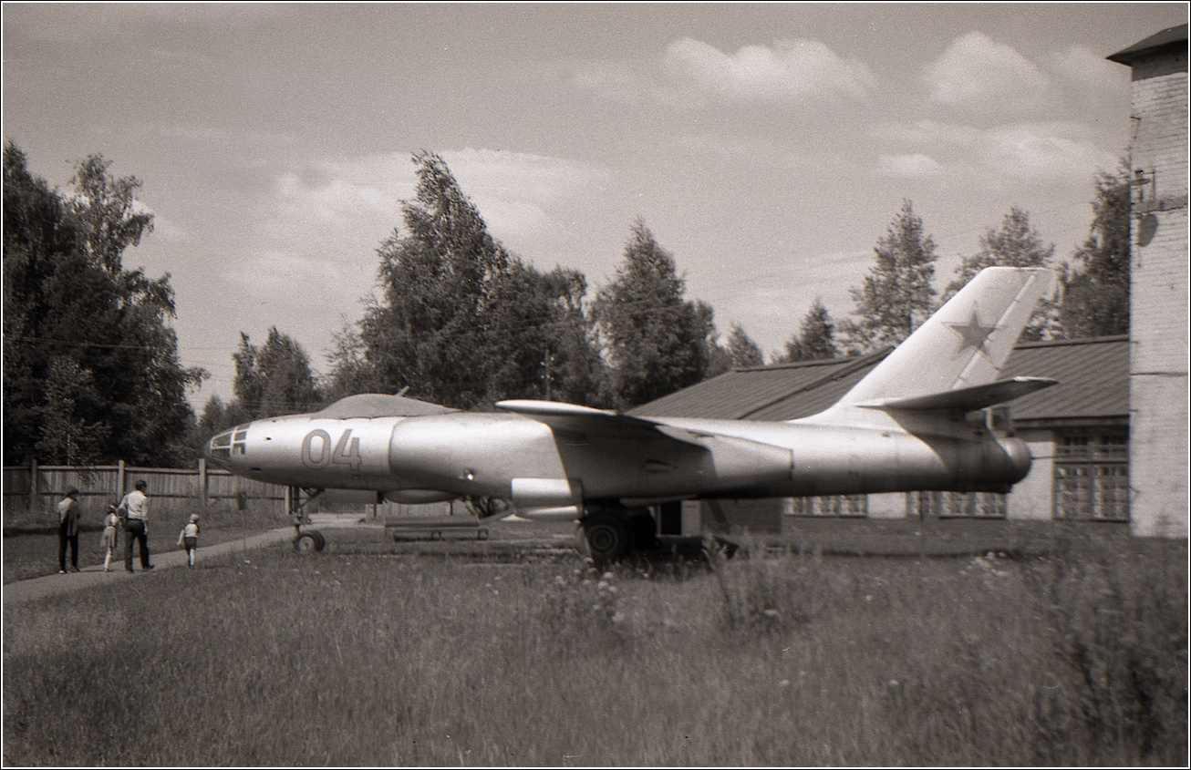 Ил-28 Ил-28 авиация самолет стоянка музей Монино 1986 год