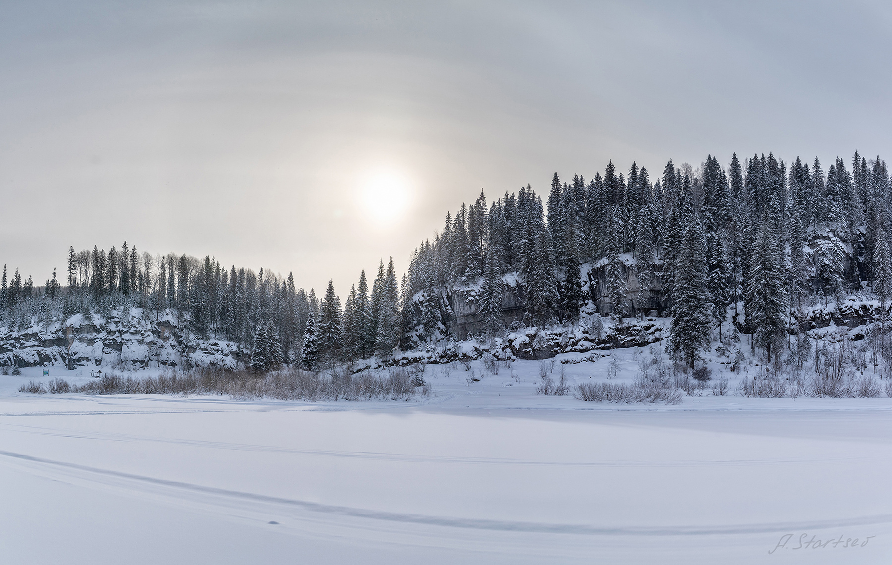 Берег Чусовой зима снег река Чусовая скала пейзаж природа Урал лес панорама туризм