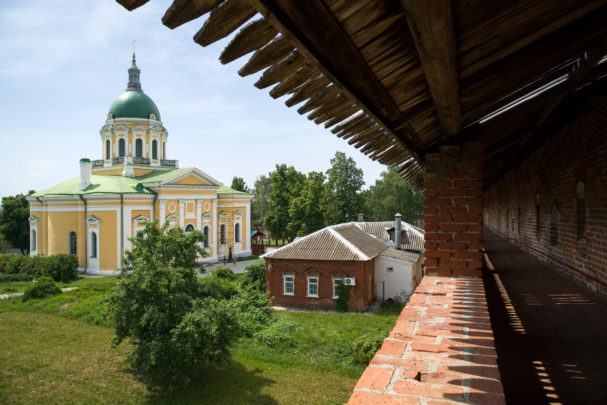 Вид на собор со стен Зарайского кремля зарайск кремль