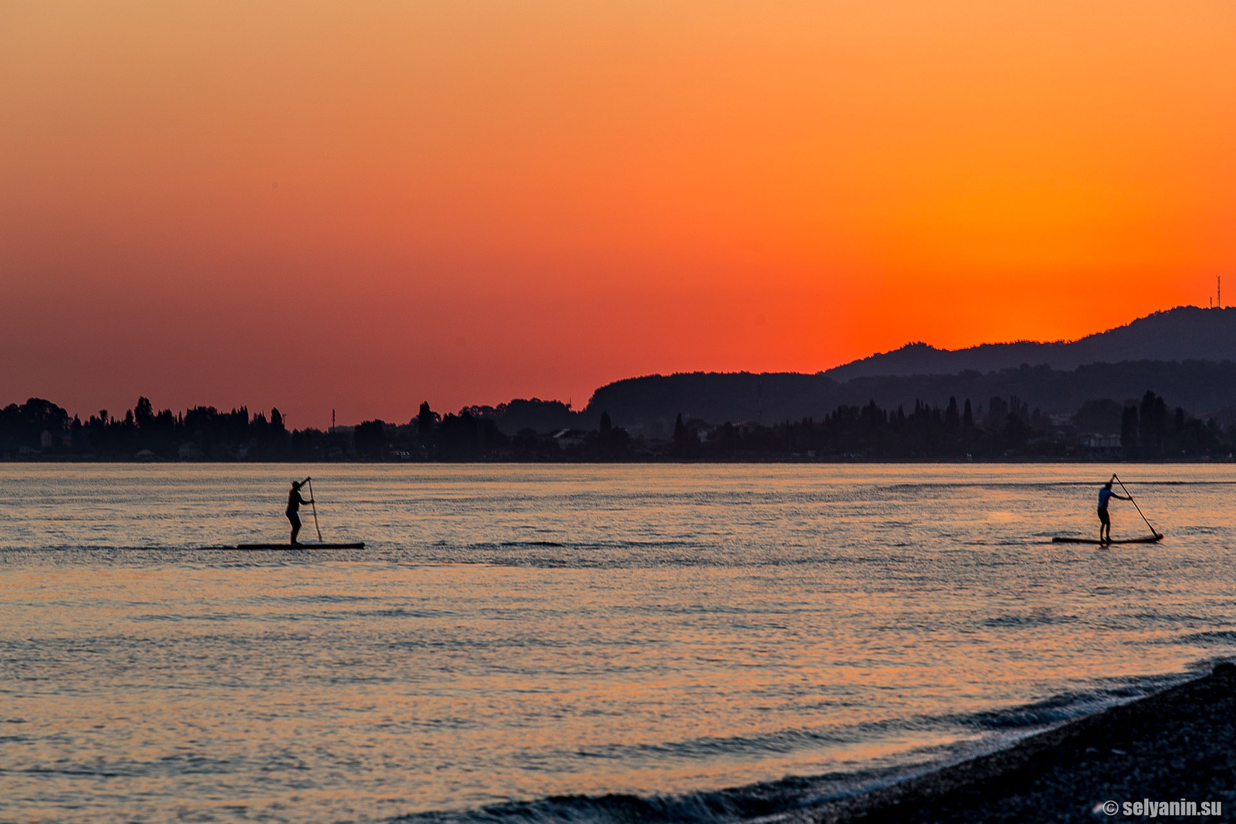 Идущие в закат сапсерфинг закат море Абхазия supboard sup supserfing sunset Апсны весло серфинг