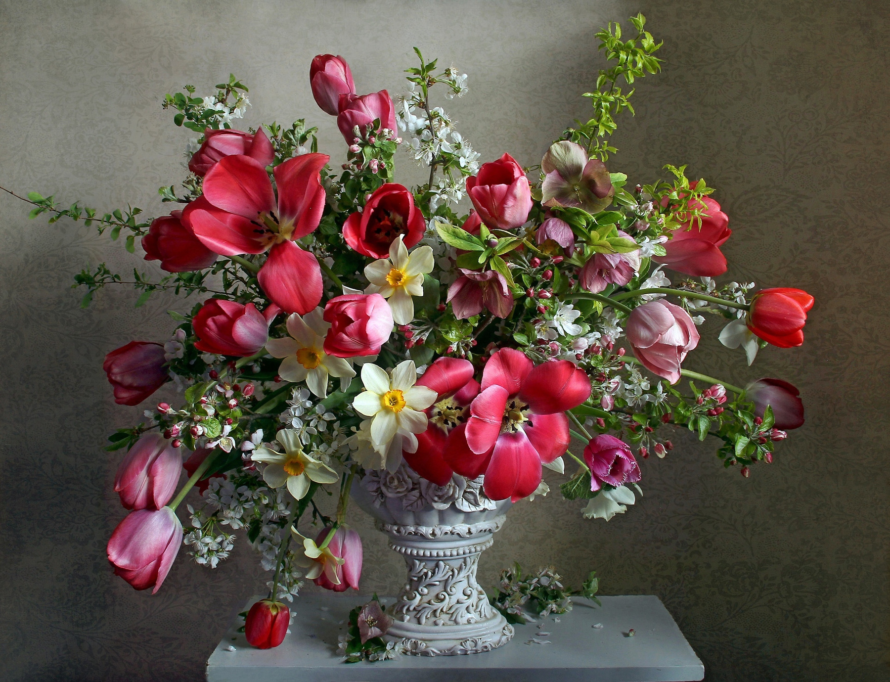 Дивный подарок весны Натюрморт тюльпаны весна букет цветов