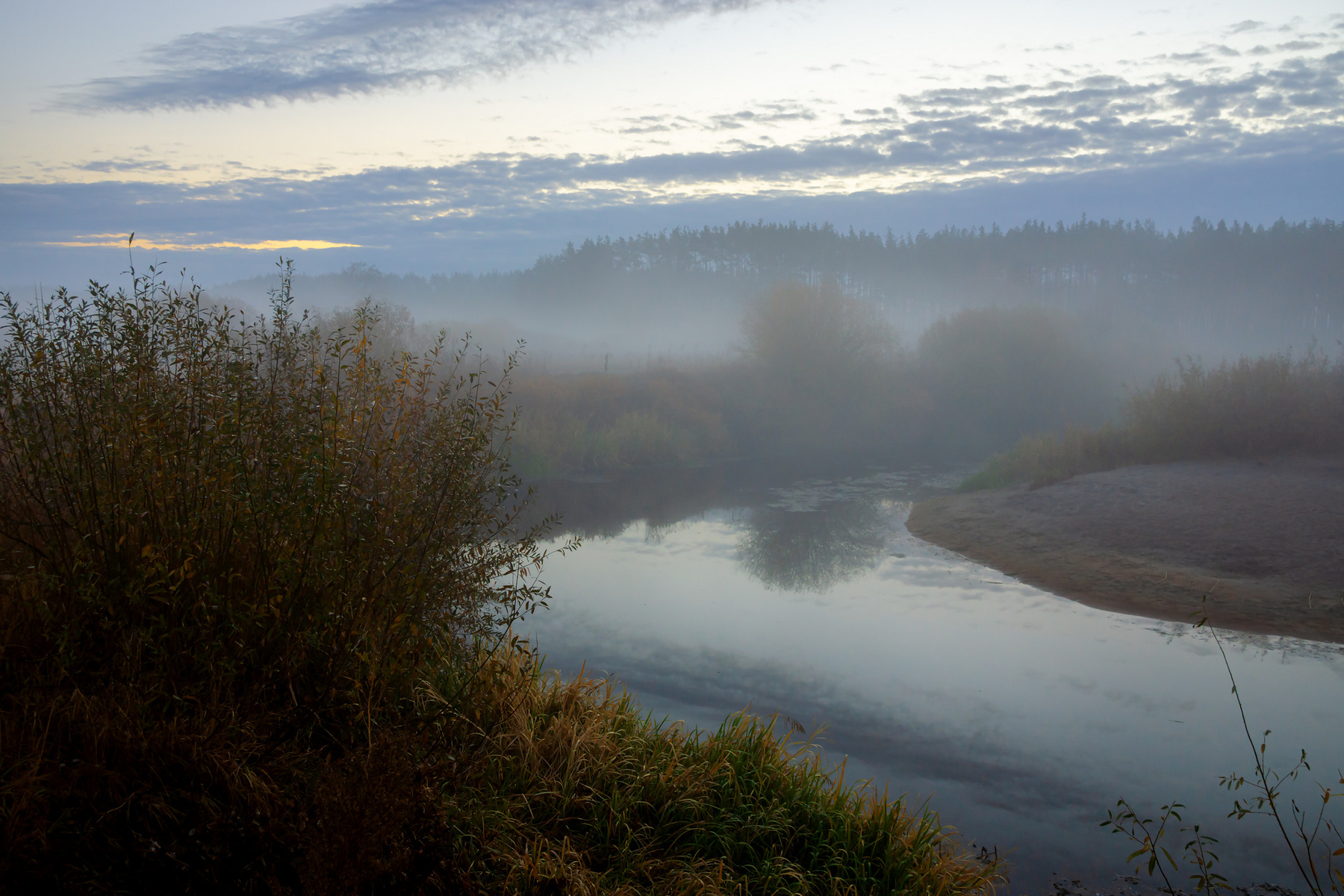 За мгновение до восхода пейзаж природа утро восход осень река Усманка туман облака
