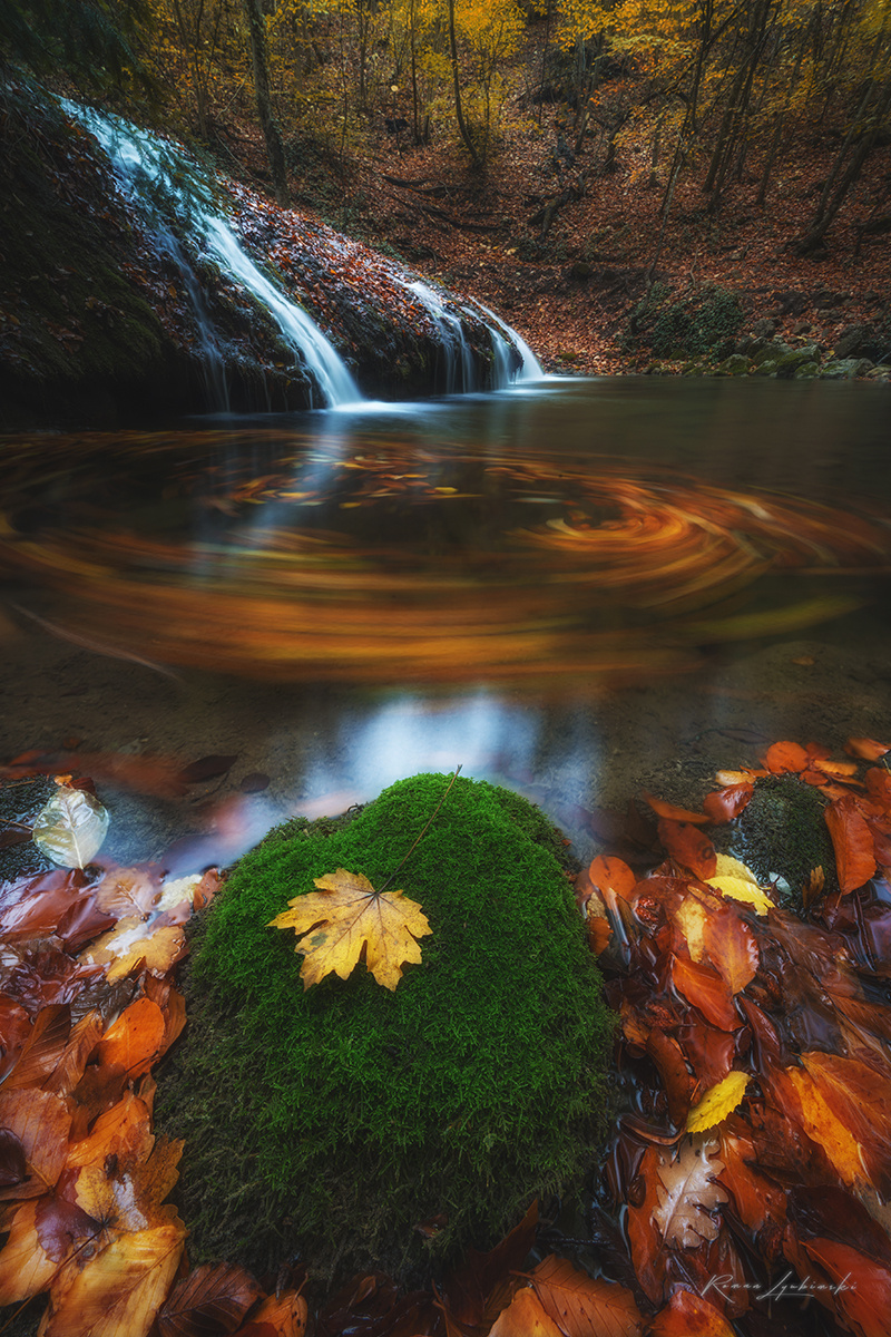 Осенний водоворот крым осень водопад роман любимский