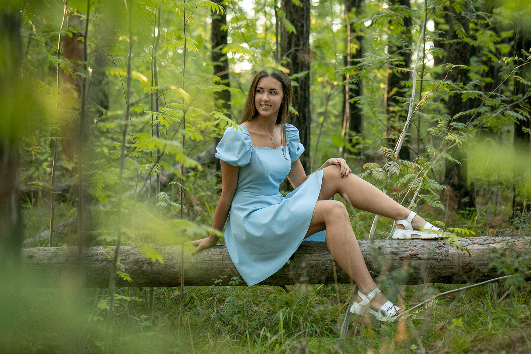 Красивые девушки в лесу - красивые фото