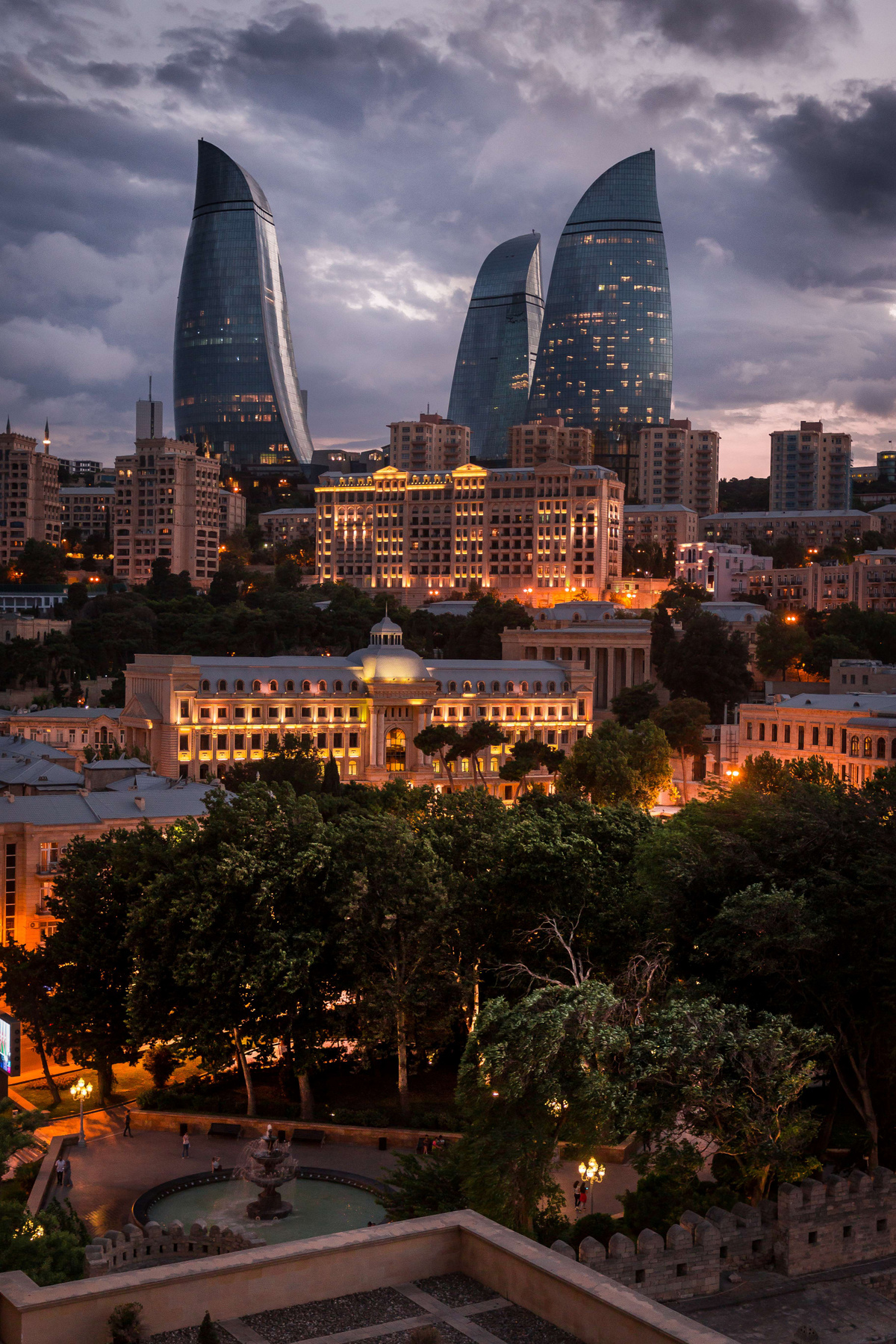 Баку. Вид на Flame Towers баку азербайджан небоскреб город пейзаж городской вечер закат вечерний