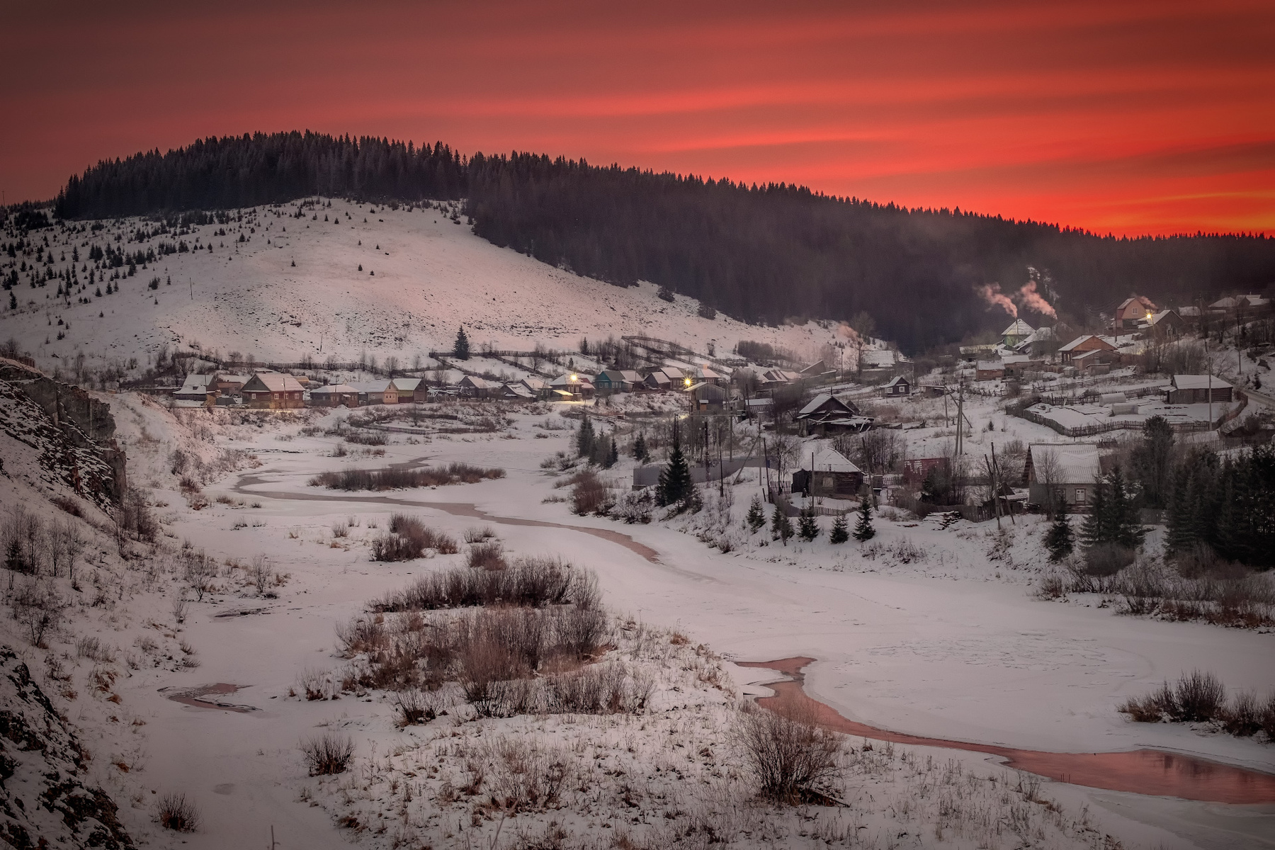 Красная заря поселок кусья урал утро рассвет красный река снег лед зима мороз