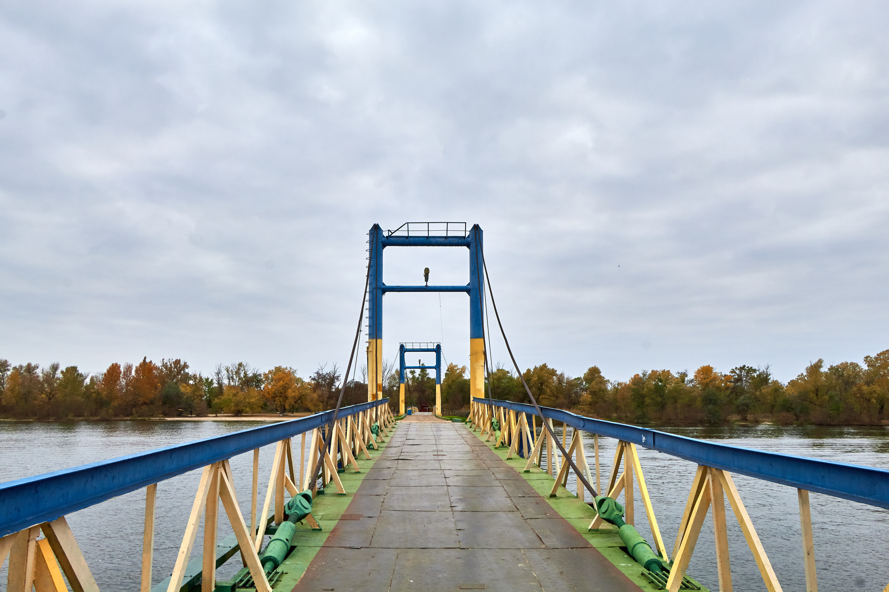 Пешеходный мост в гидропарке в Херсоне днепр река вода мост херсон