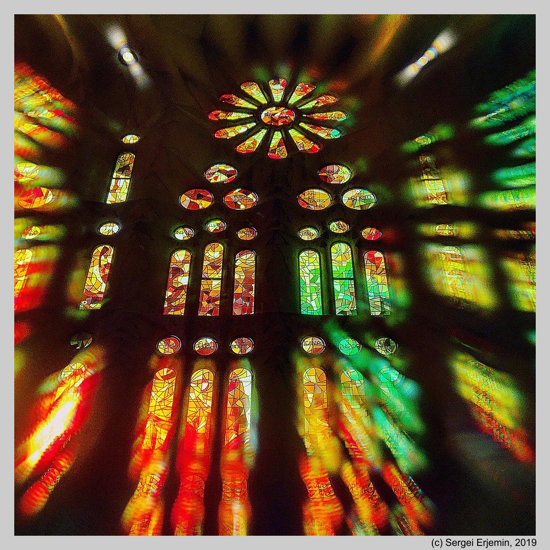 *** свет Sagrada Família