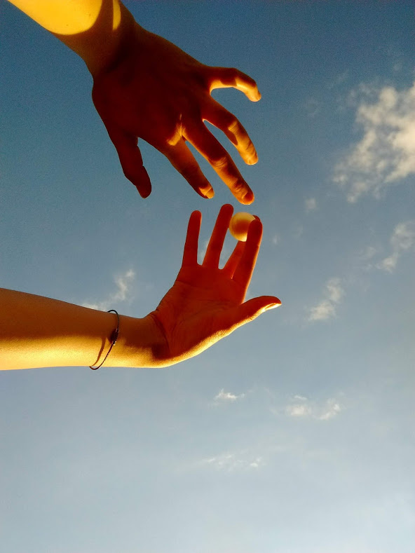 *** руки небо солнце