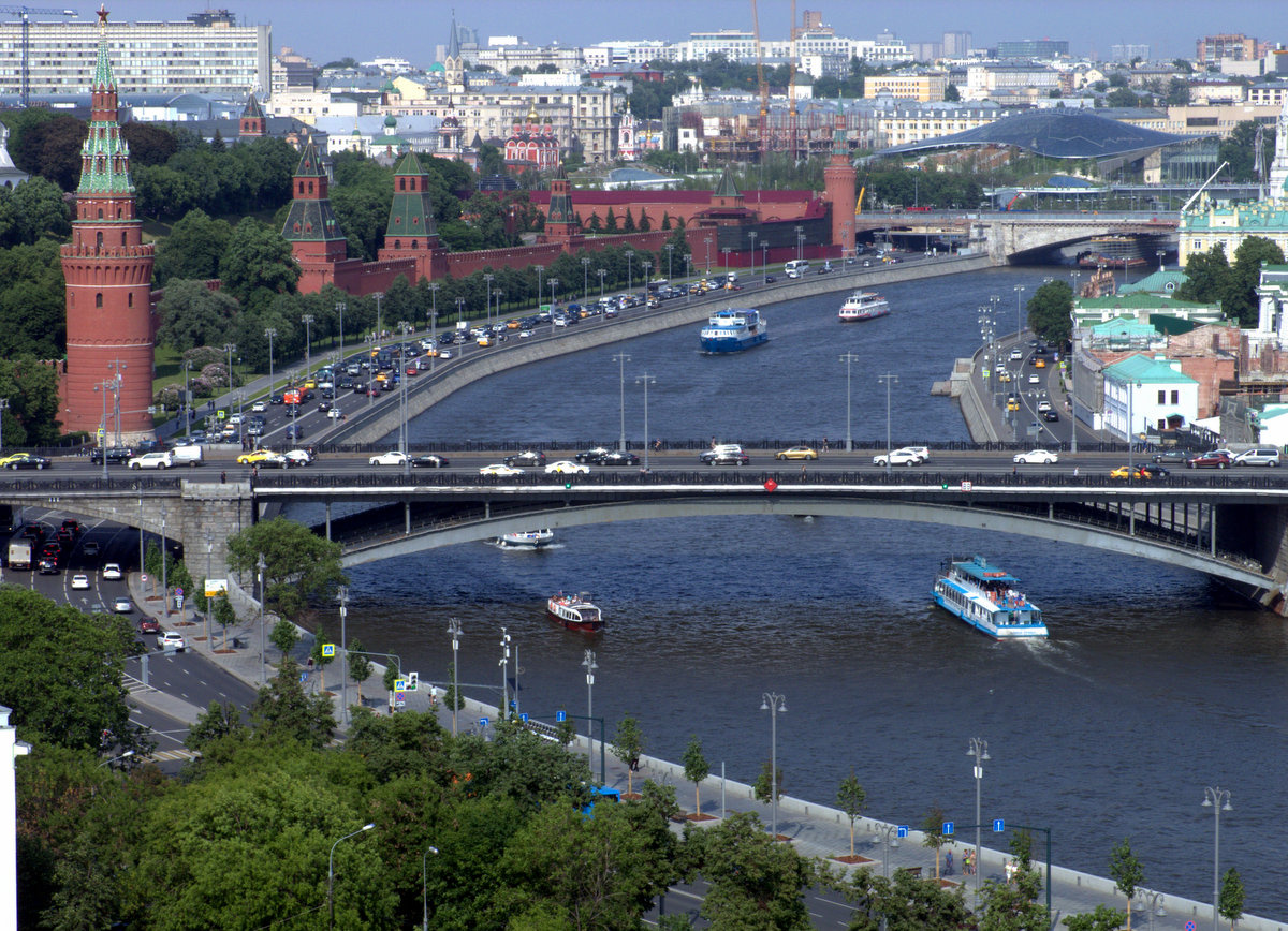 Река труженица лето река катера кремль мост