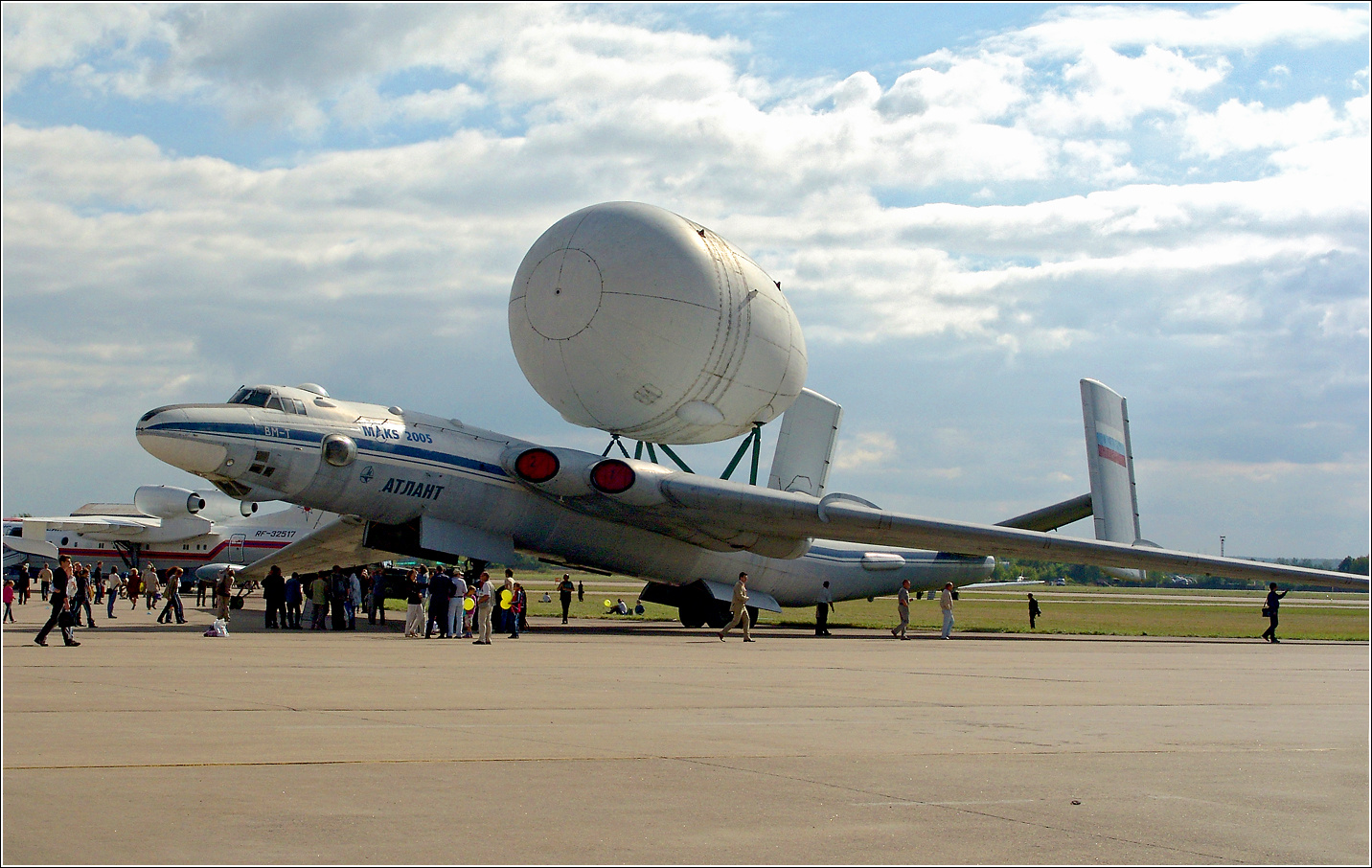 Атлант Атлант ВМ-т авиация самолет стоянка Жуковский МАКС-2005