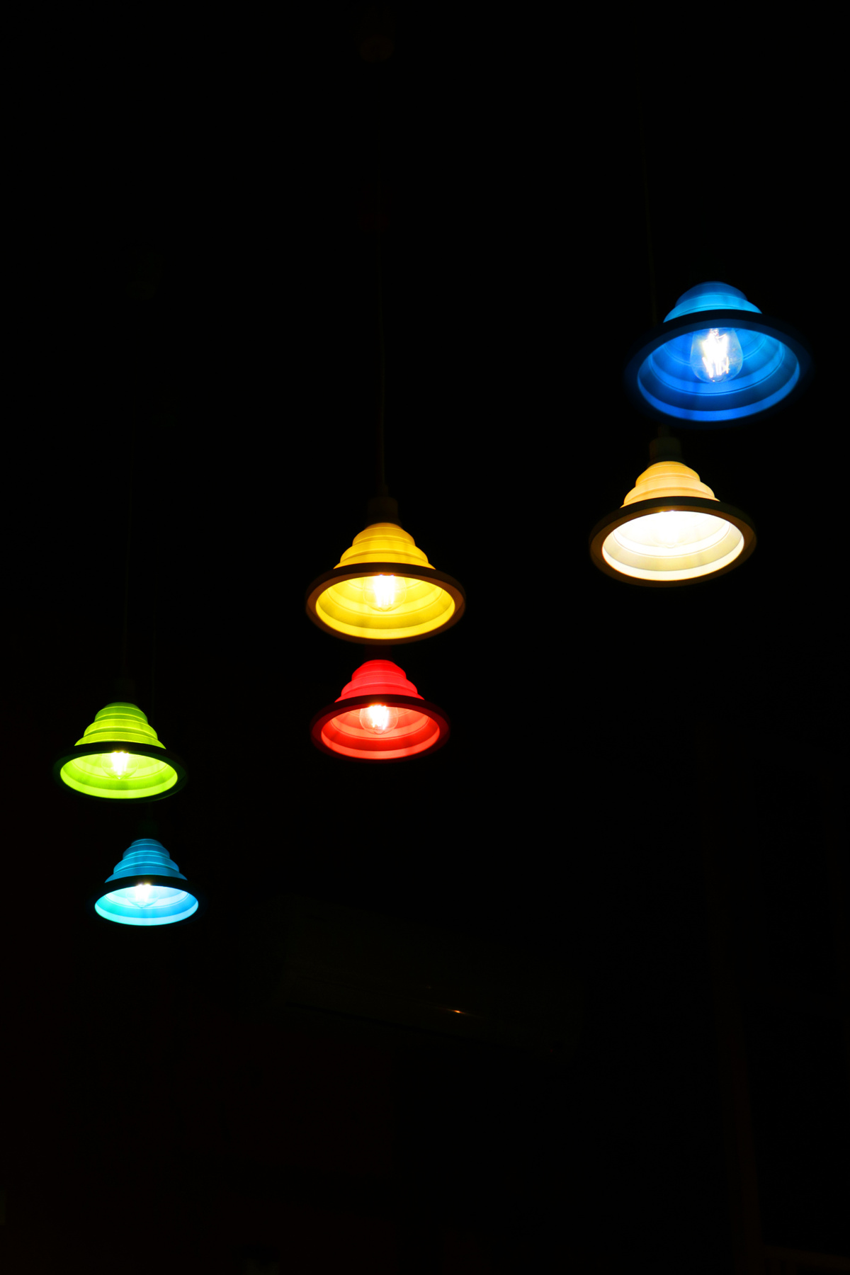 Паттерн цвет лампы паттерн повторение домашнее задание кафе цветные люстра