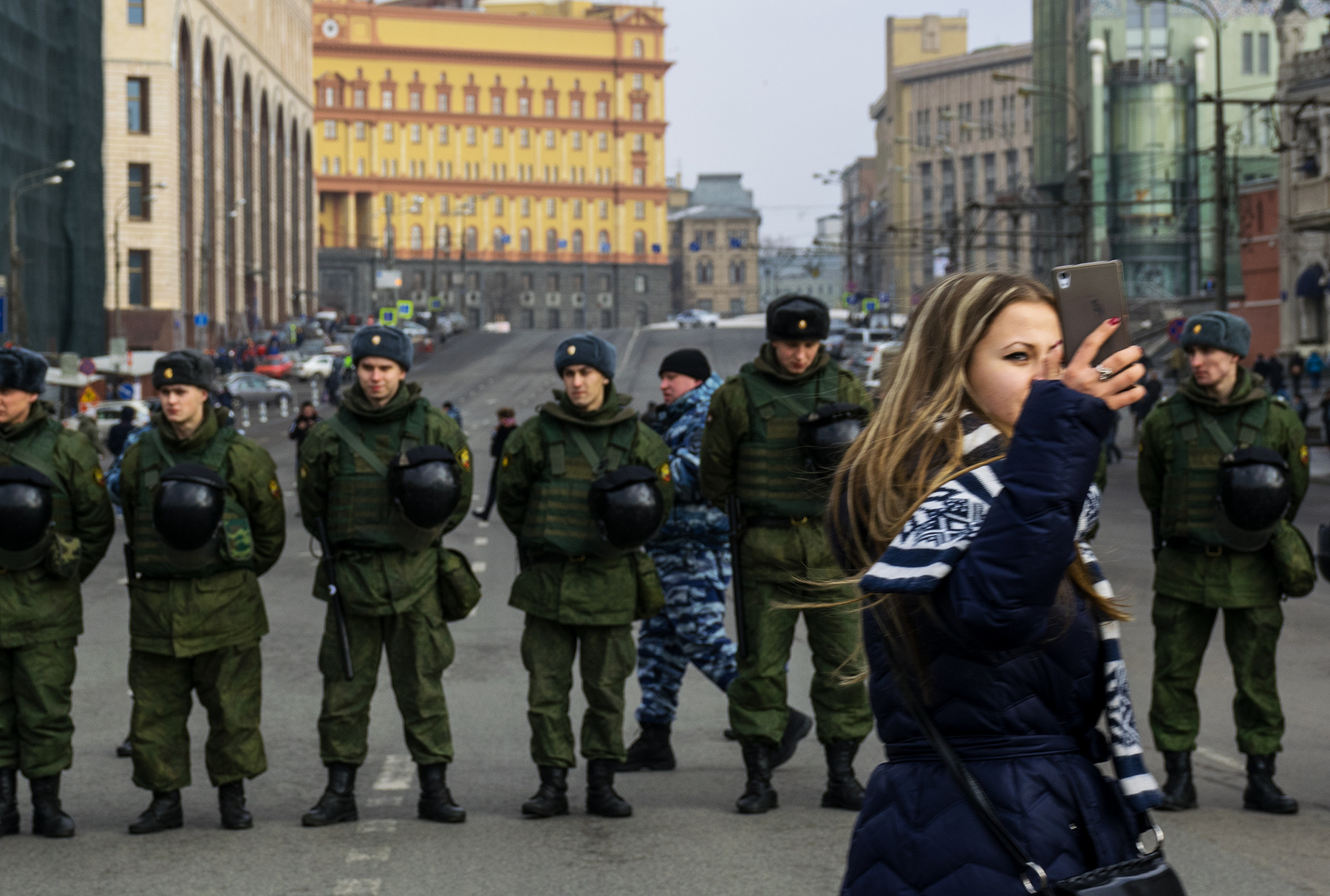 Селфи на фоне... антимайдан Москва селфи молодые лица