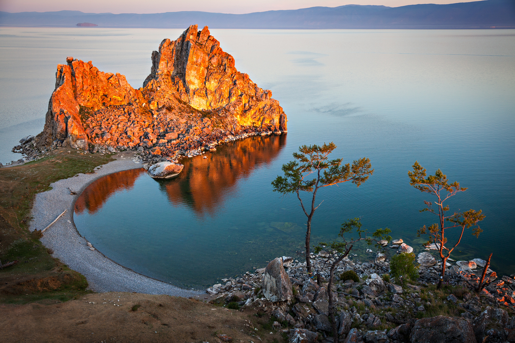 Скала Шаманка и Сарайский пляж