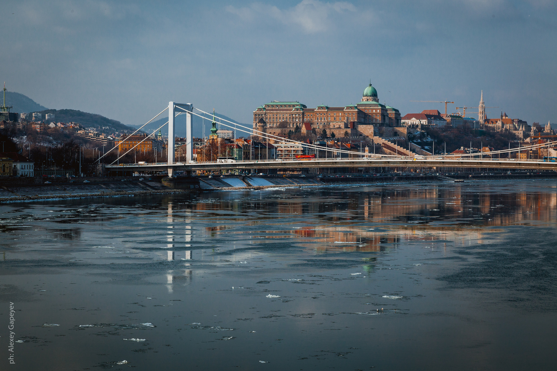 Голубой Дунай Будапешт городской пейзаж река лед зимний Европа замок мост