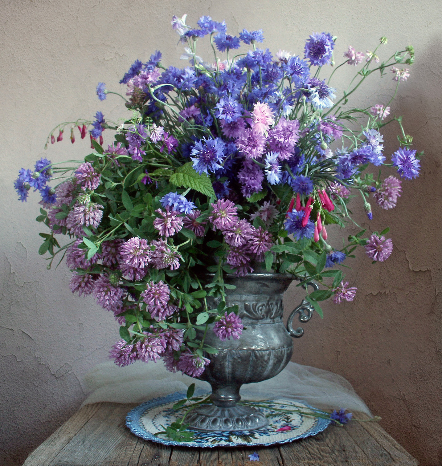 *** Натюрморт васильки клевер лето букет цветов луговые цветы