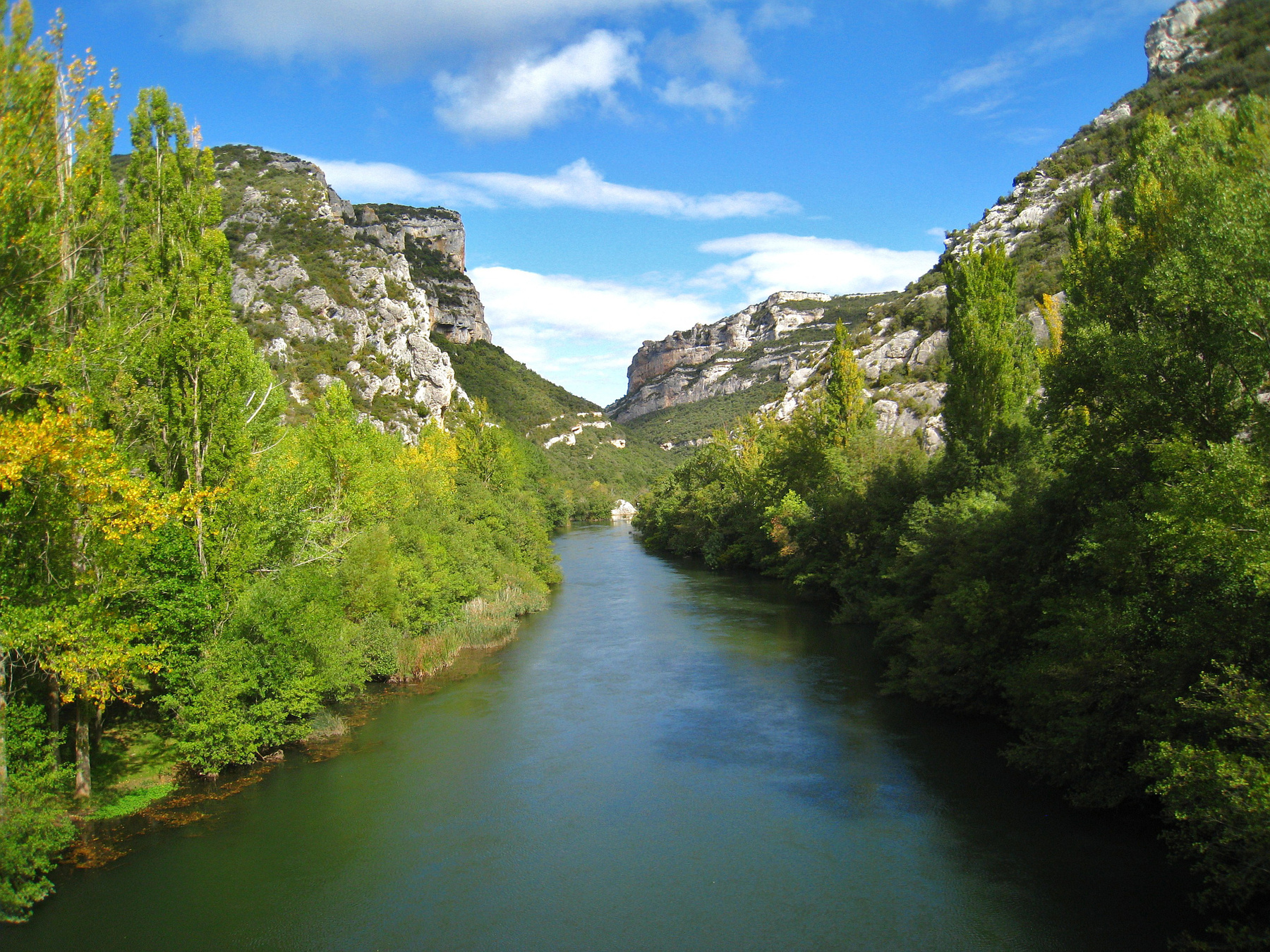 Река Тахо. Франция озеро природа скалы