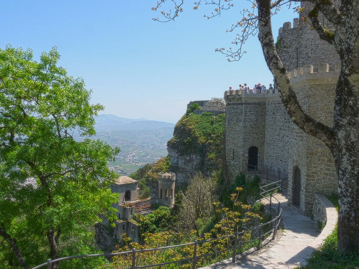 Крепости и замки  г. Эриче Эриче Сицилия гора Сан Джулиано замок крепость Пеполи Венера Номанны