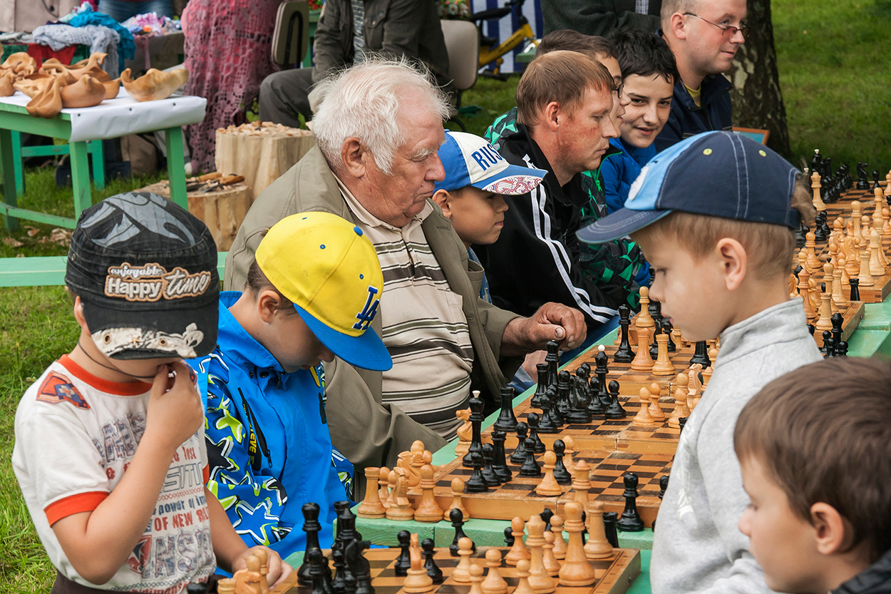 Бои по правилам. дети дед шахматы