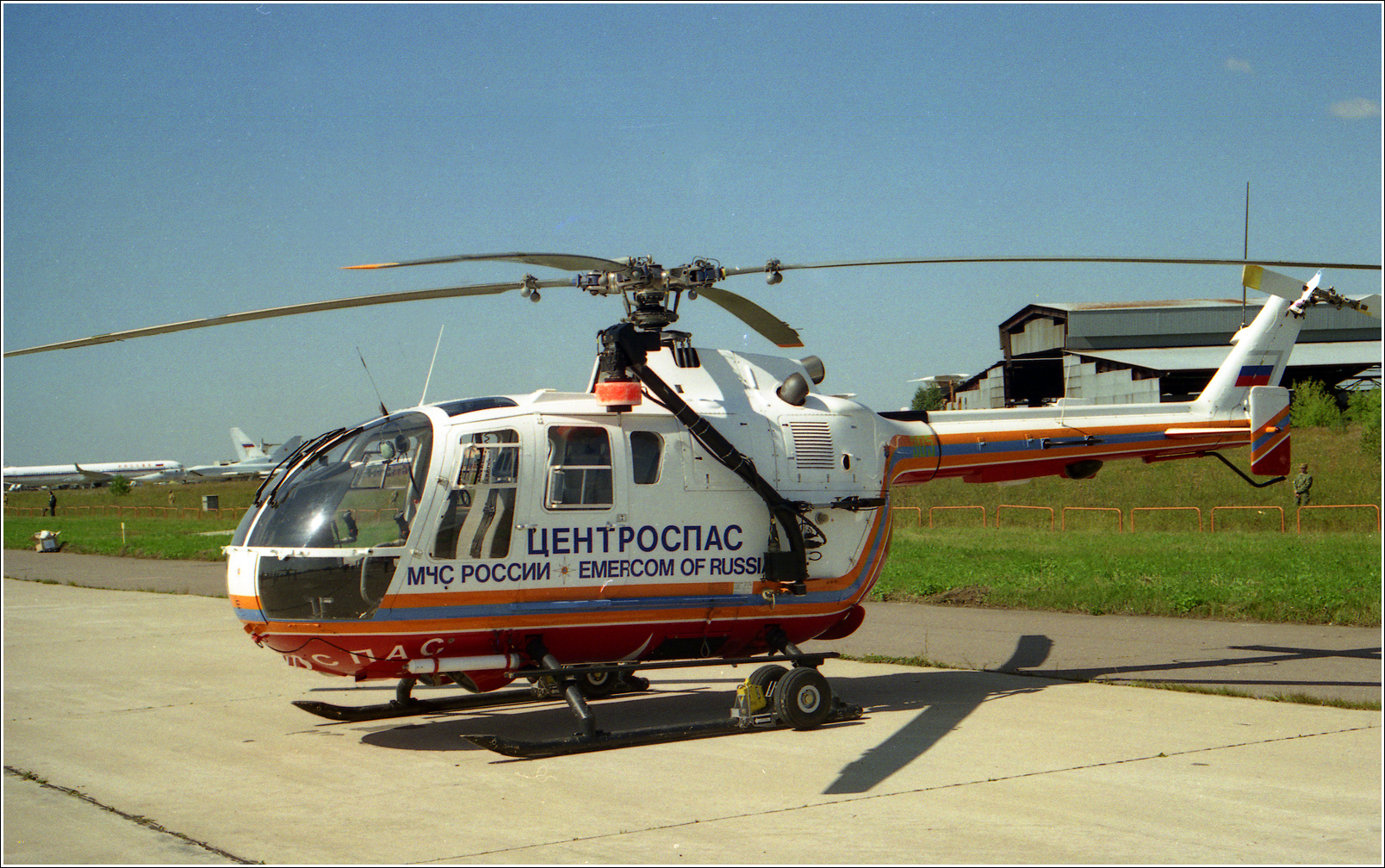 BO-105 (1998 г.) BO-105 БО-105 авиация вертолет стоянка Жуковский 1998