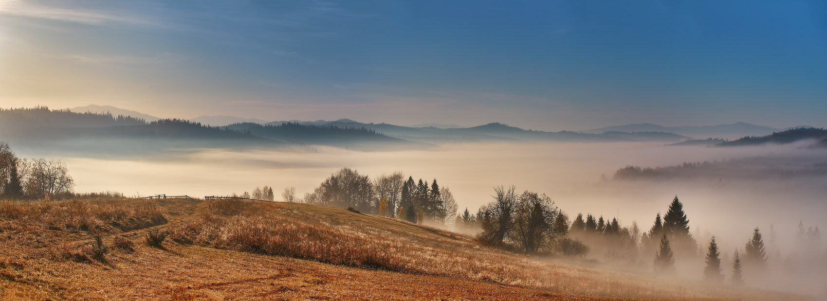 Тишина осеннего утра Горы Карпаты Октябрь Осень Панорама Туман Украина Утро
