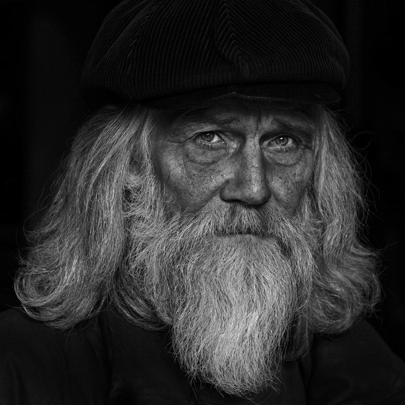 портрет мужчины в вельветовой кепке улица город лица портрет street photography люди