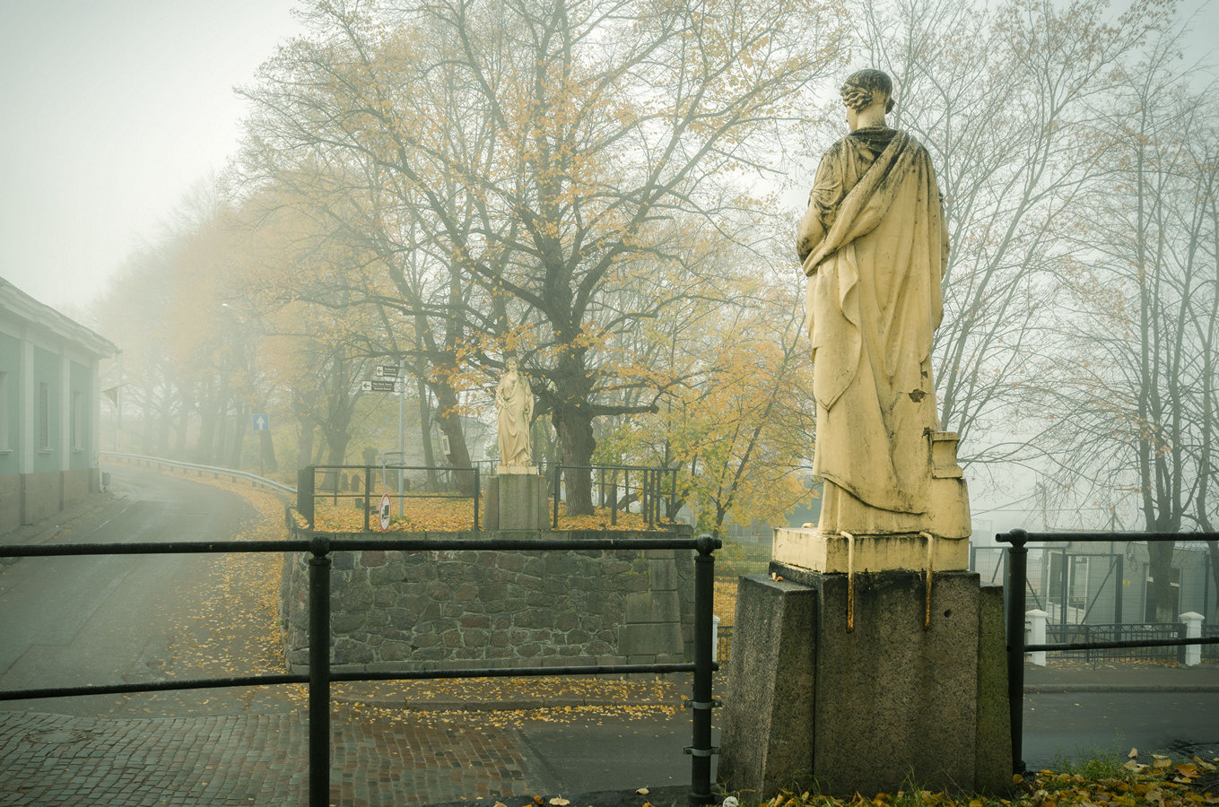 Выборгские фантасмагории.(6) выборг осень утро туман парк изваяние скульптура статуя