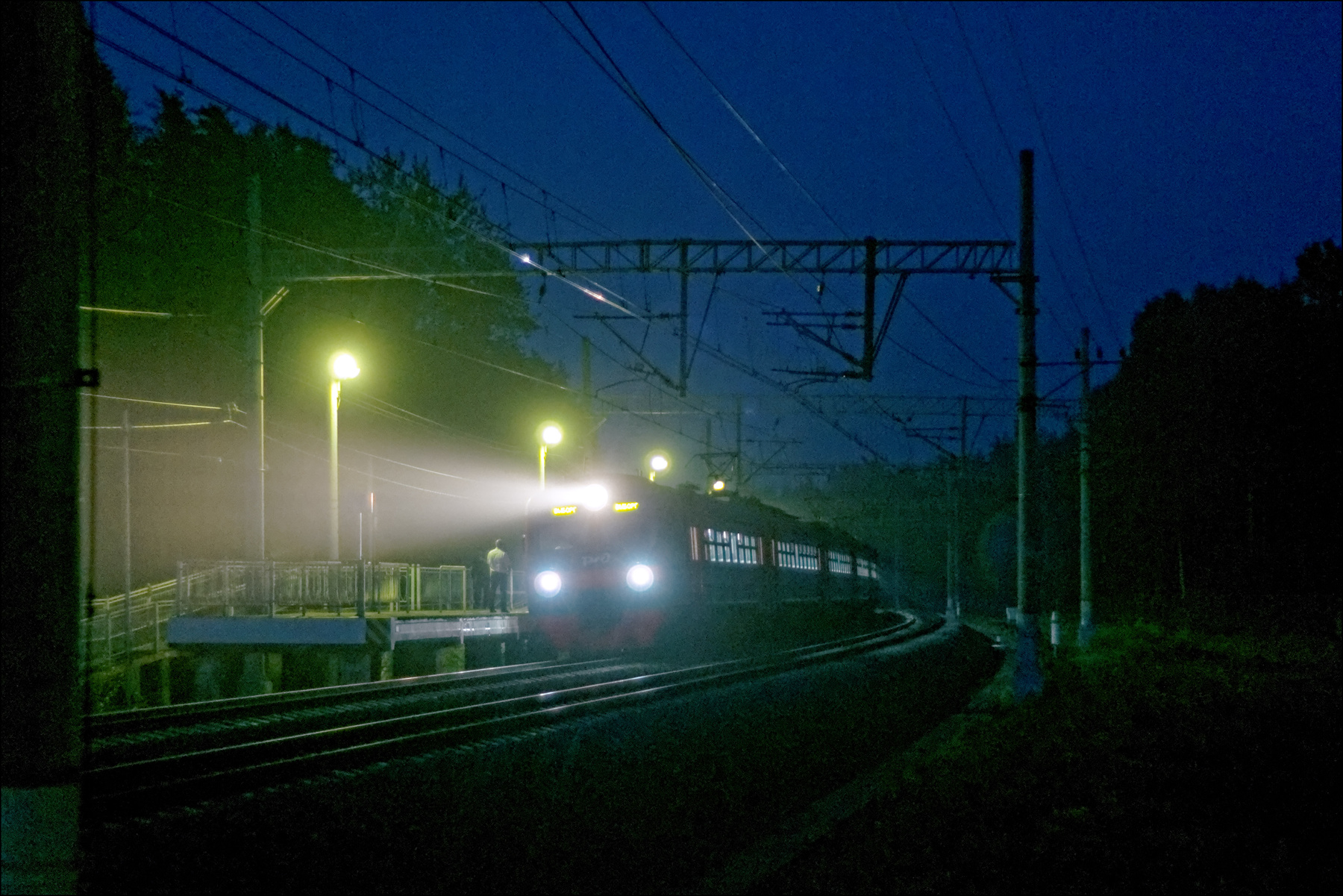 Тёплая ночь в Ушково Ушково железная_дорога платформа электричка