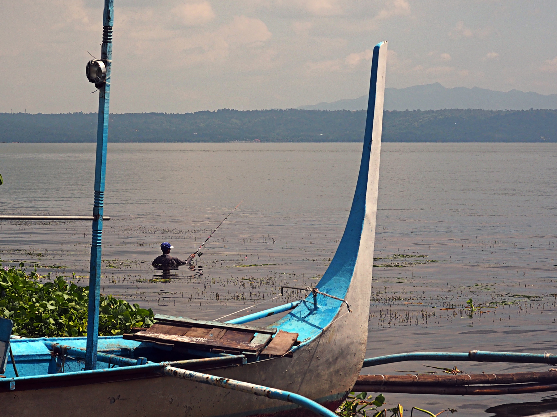 Рыбалка. Это вам не у проруби сидеть... Путешествие Филиппины море рыбак вулкан впереди