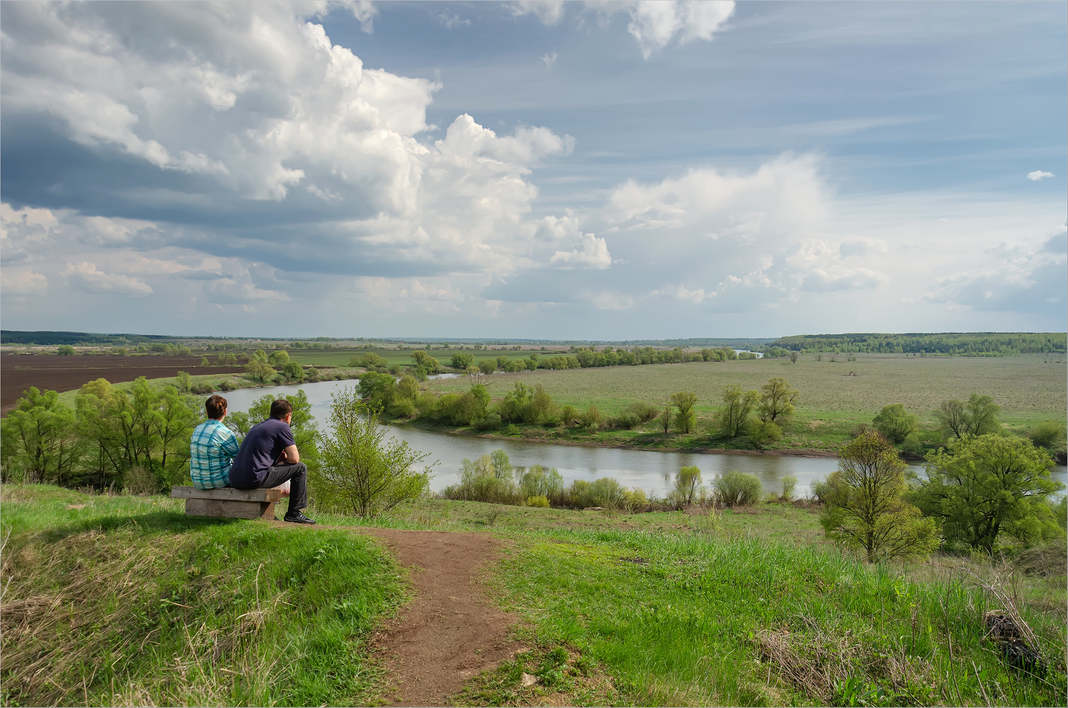 Наедине с природой пейзаж Гремячево река Ока весна люди