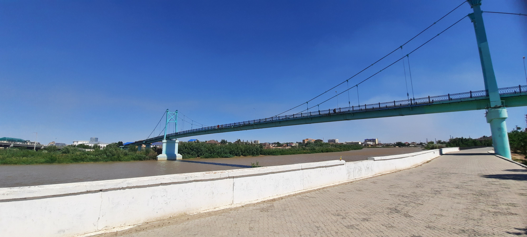 Пешеходный мост в Атырау Казахстан Атырау