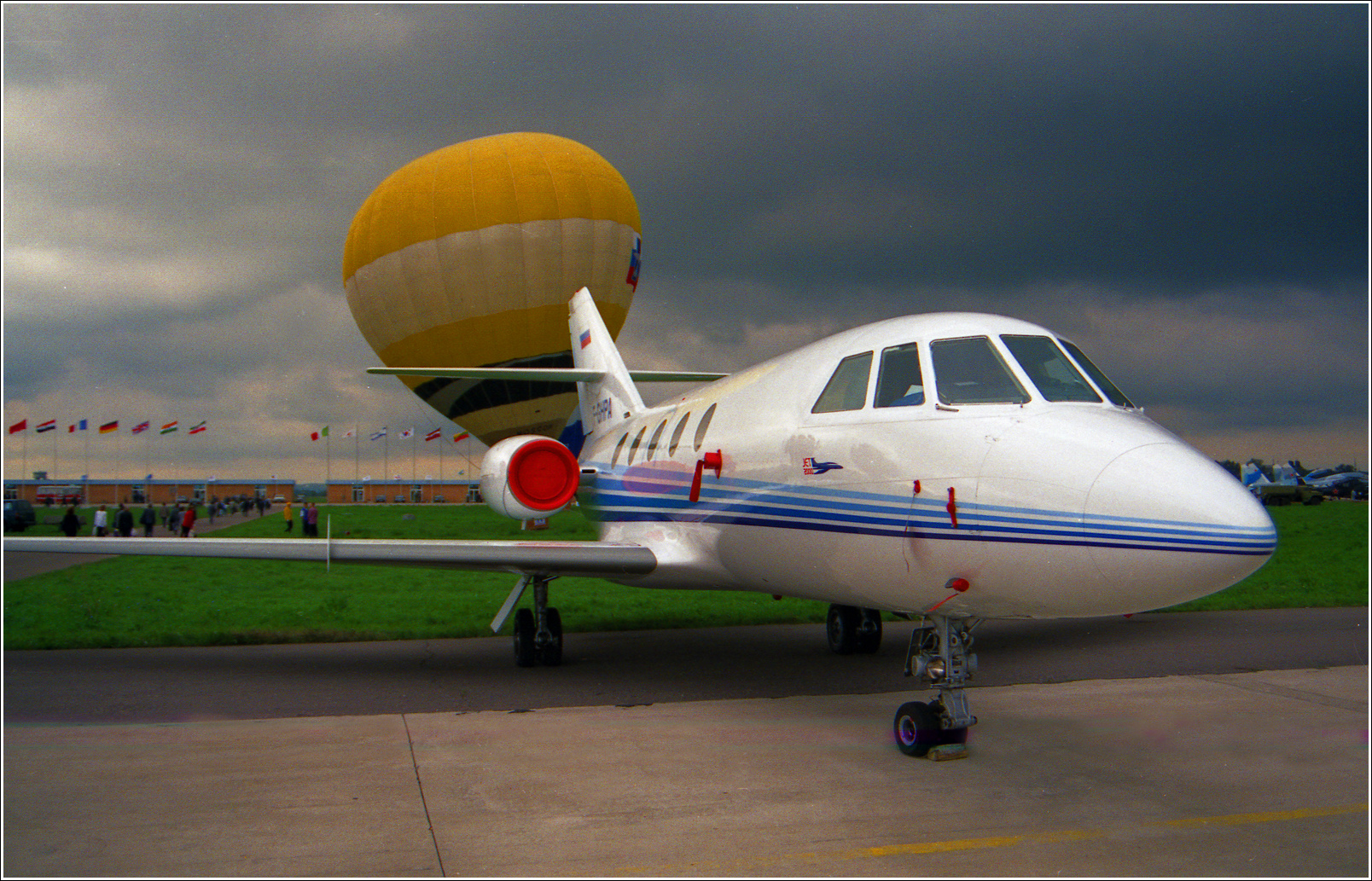 Бизнес-Джет (1999 год) Бизнес-Джет самолент авиация стоянка Жуковский 1999