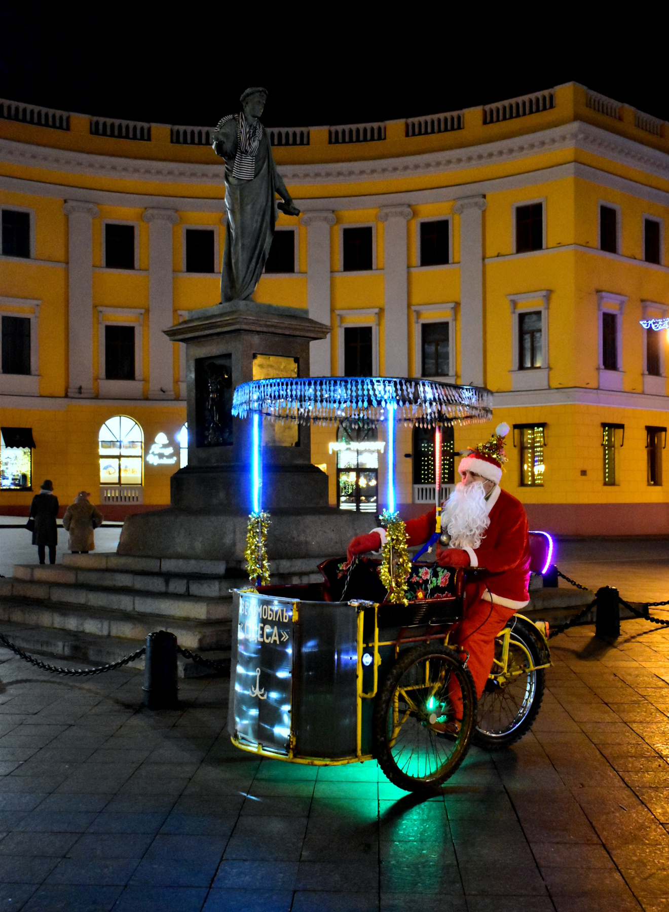 Одесский Дед Мороз зима январь дед мороз памятник дюк тельняшка одесса