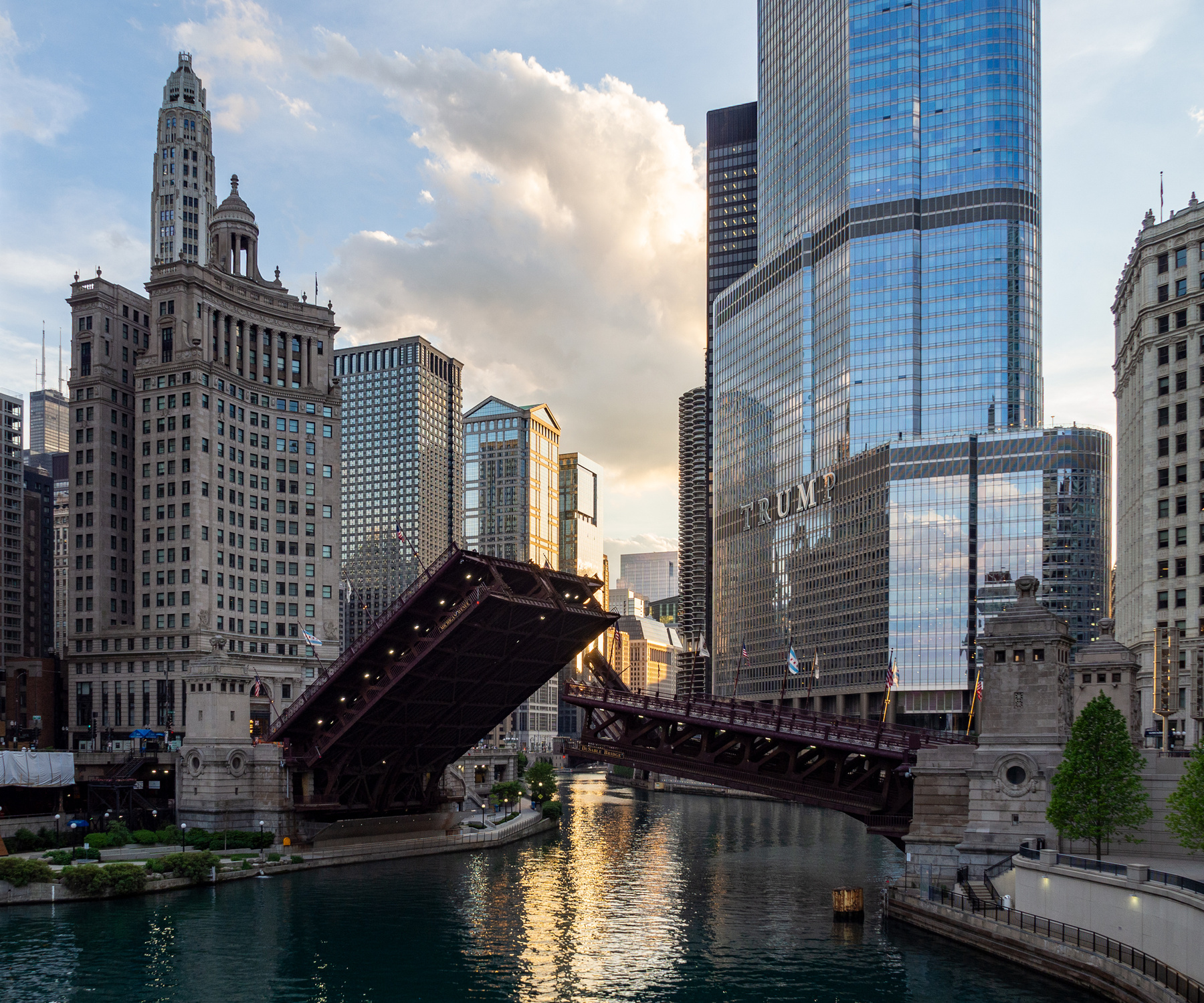Broken Chicago чикаго река трам-башня мост Chicago river Tramp tower bridge